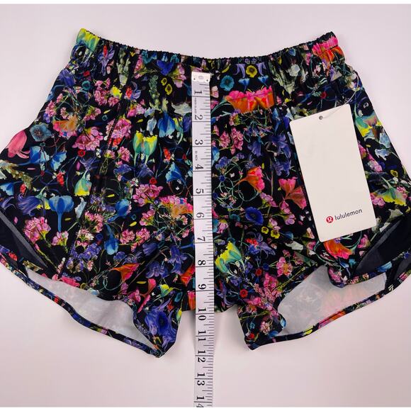 Lululemon Hotty Hot LR Short 4” Lined Black Multi Floral Print Size 4 NWT - Picture 8 of 10